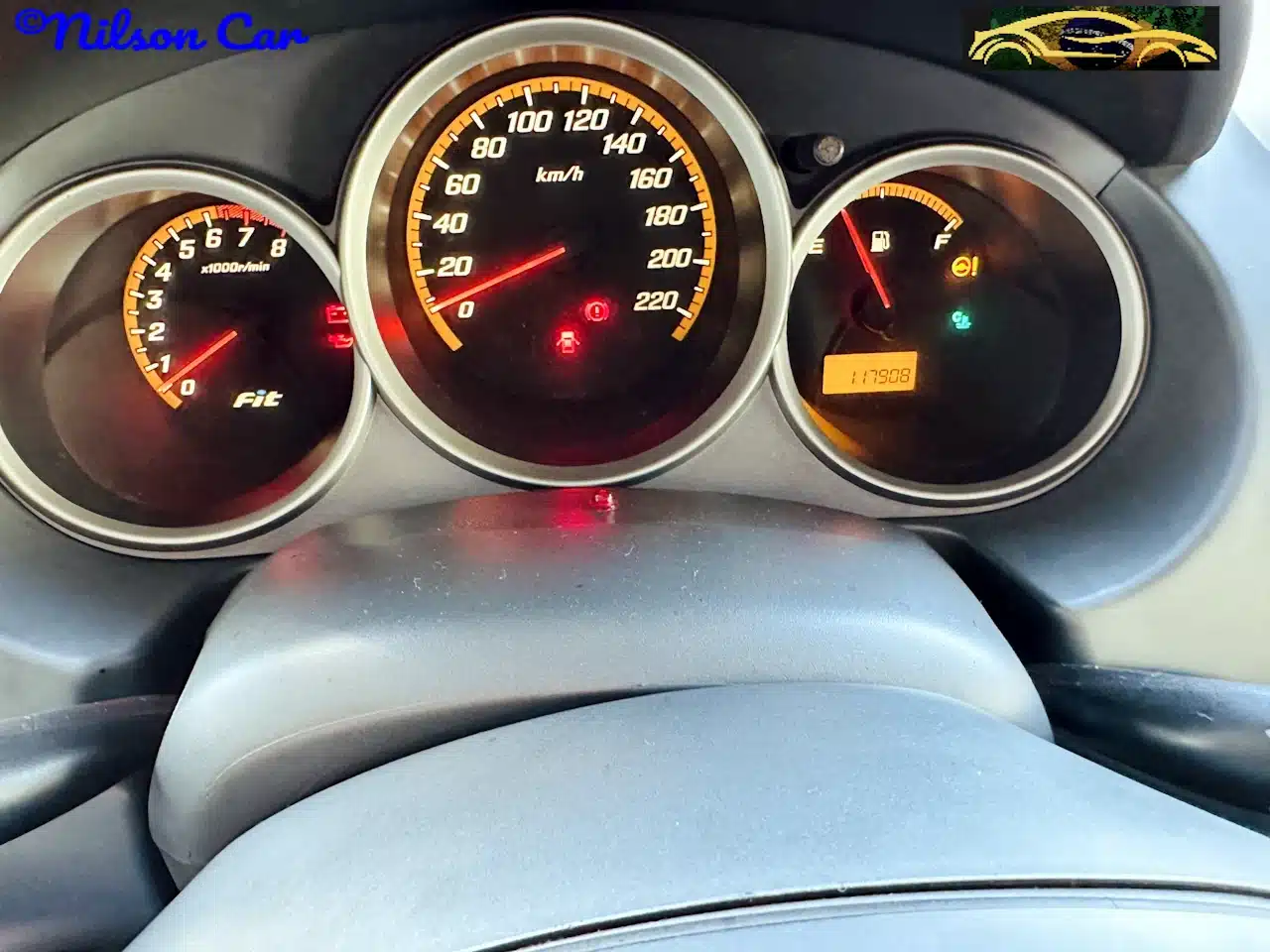 2008 Honda Fit EX 15 Prata - speedo-WM - Nilson Car Car dashboard instrument cluster with speedometer up to 220 km/h, tachometer, fuel gauge, and warning lights.