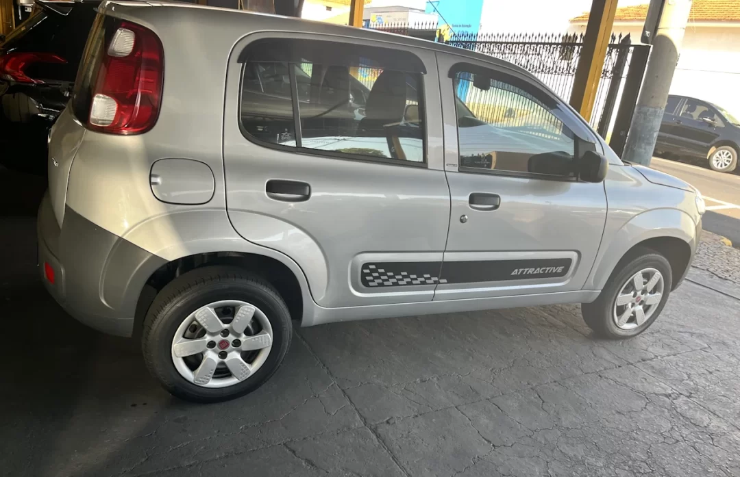 2011/12 Fiat Uno Vivace 1.0 Prata - side1