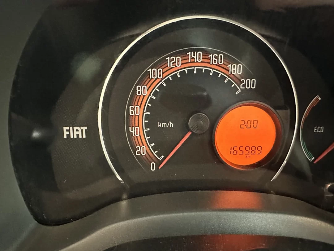 2011/12 Fiat Uno Vivace 1.0 Prata - speed