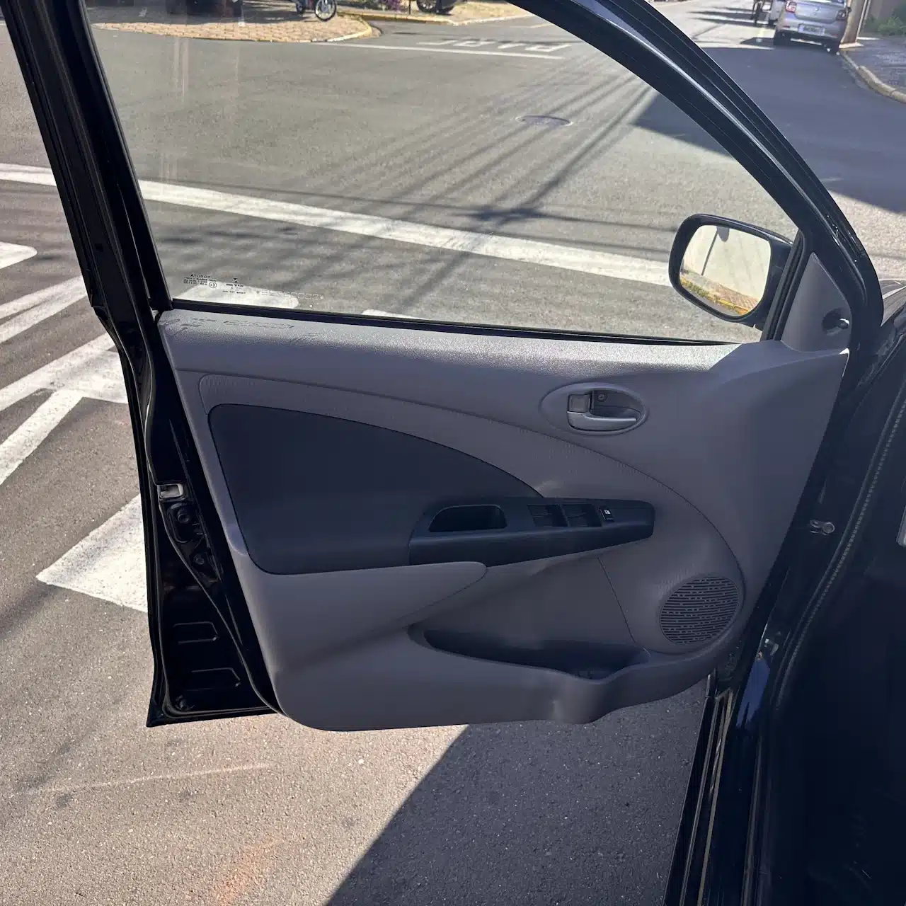 2013 TOYOTA ETIOS HB XLS - door - Nilson Car