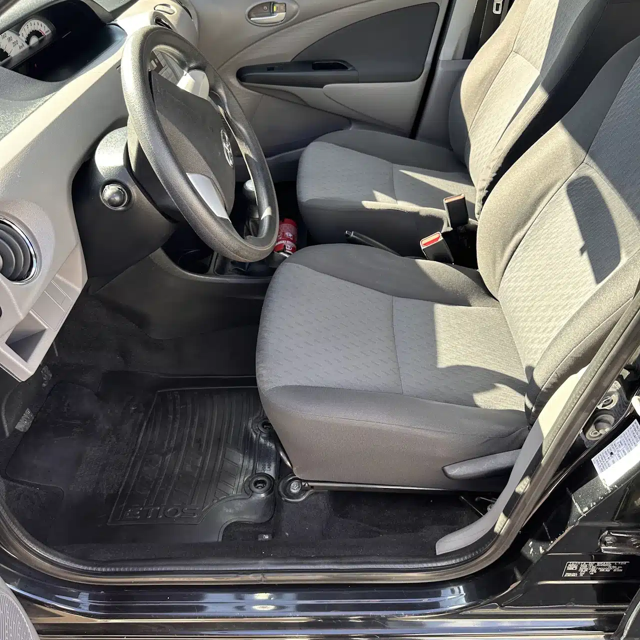 2013 TOYOTA ETIOS HB XLS - front_seat - Nilson Car