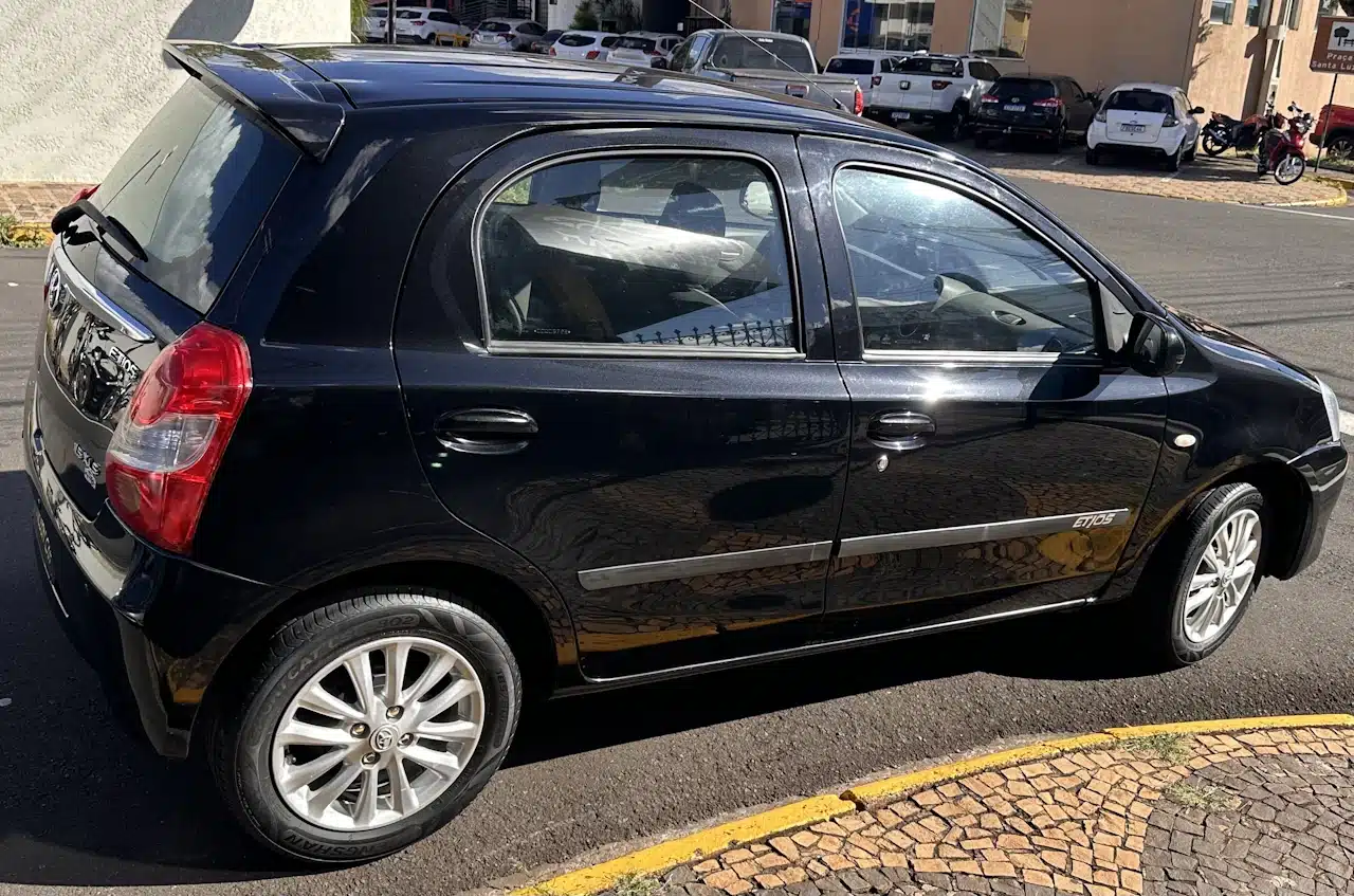 2013 TOYOTA ETIOS HB XLS - side - Nilson Car