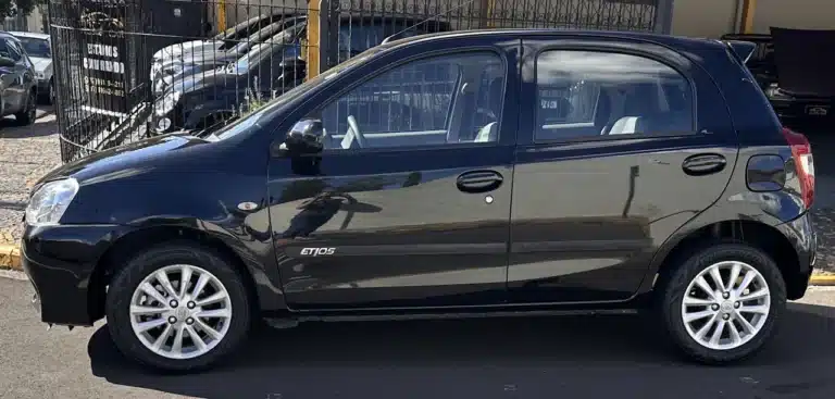 2013 TOYOTA ETIOS HB XLS - side2 - Nilson Car