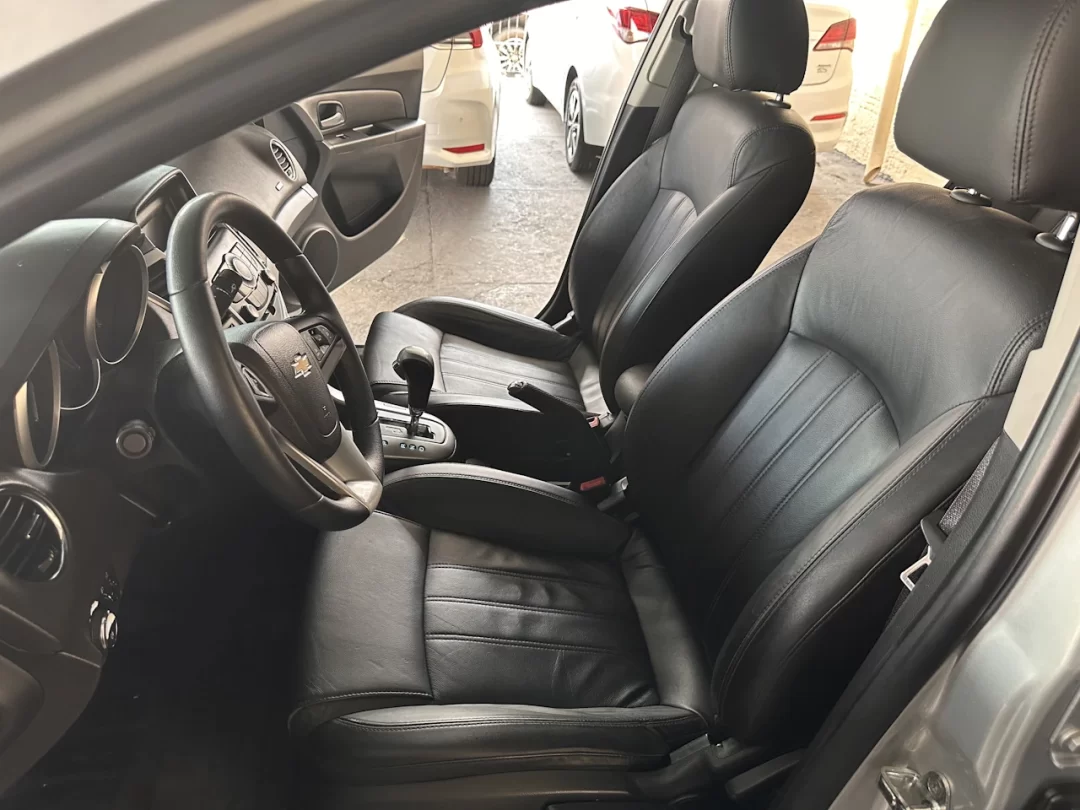 2014/14 Chevrolet Cruze LT 1.8 Prata - front seat