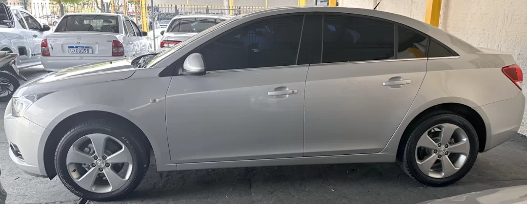 2014/14 Chevrolet Cruze LT 1.8 Prata - side