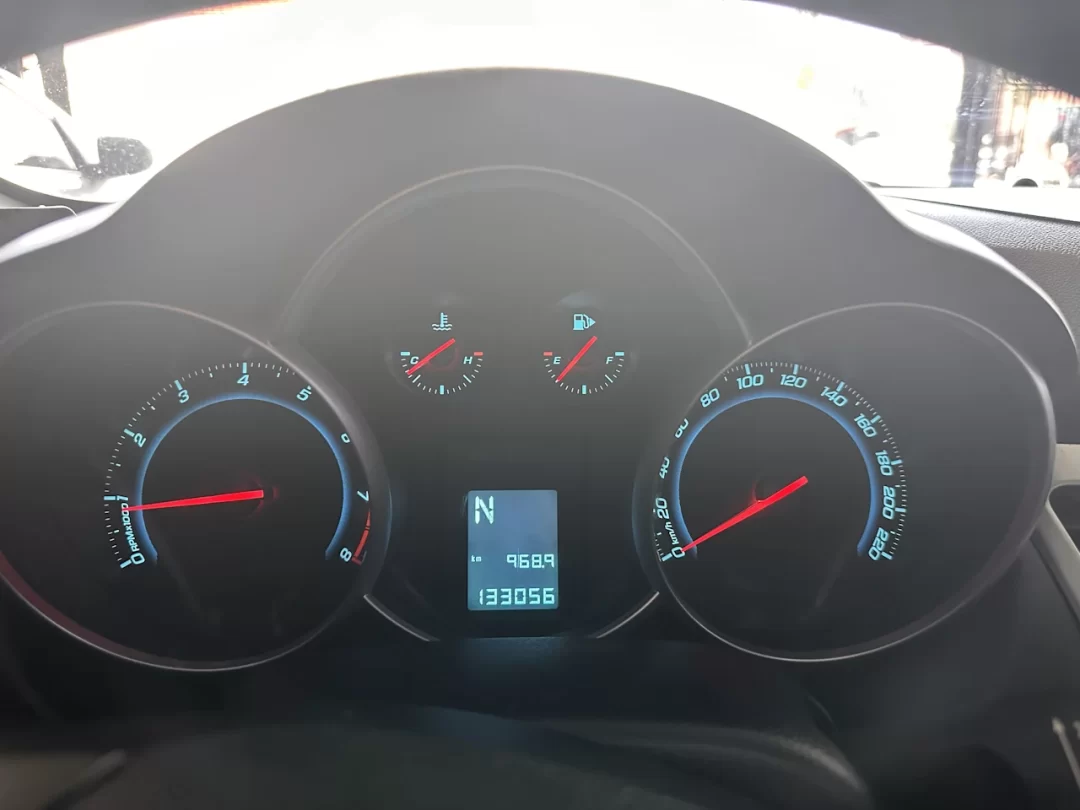 2014/14 Chevrolet Cruze LT 1.8 Prata - speed