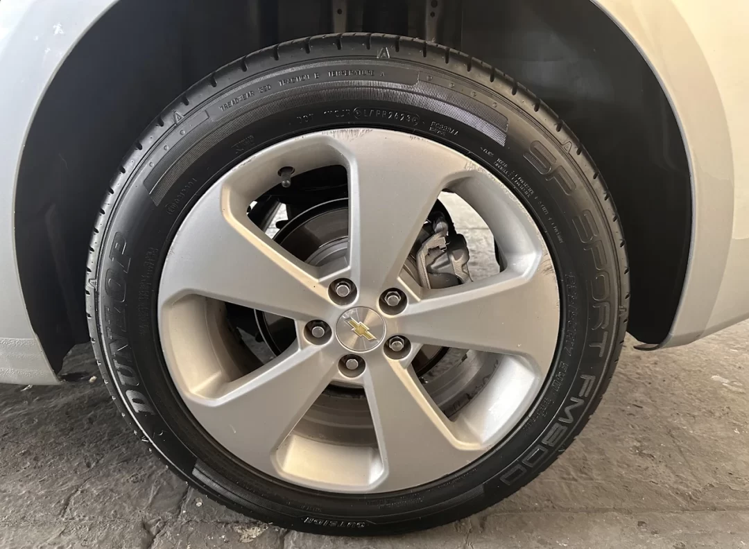 2014/14 Chevrolet Cruze LT 1.8 Prata - tire