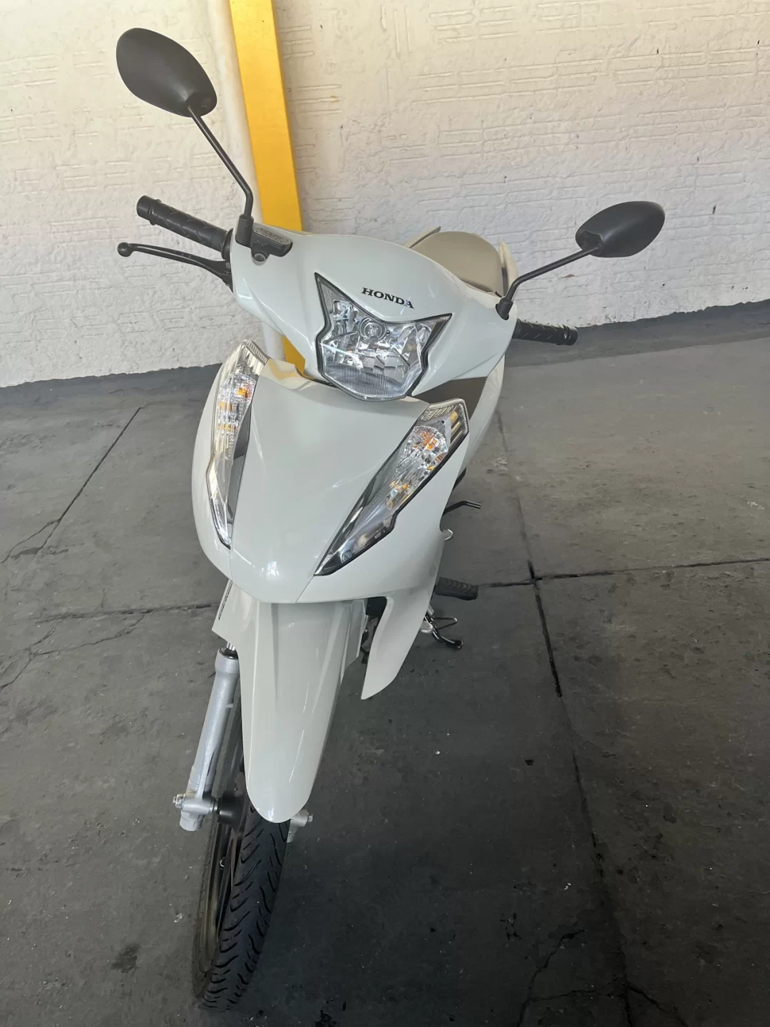 2020/20 Honda Biz 125 Branca - front