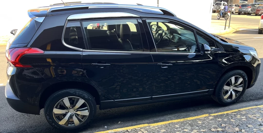 2015/2016 Peugeot 2008 Griffe A Perto - side