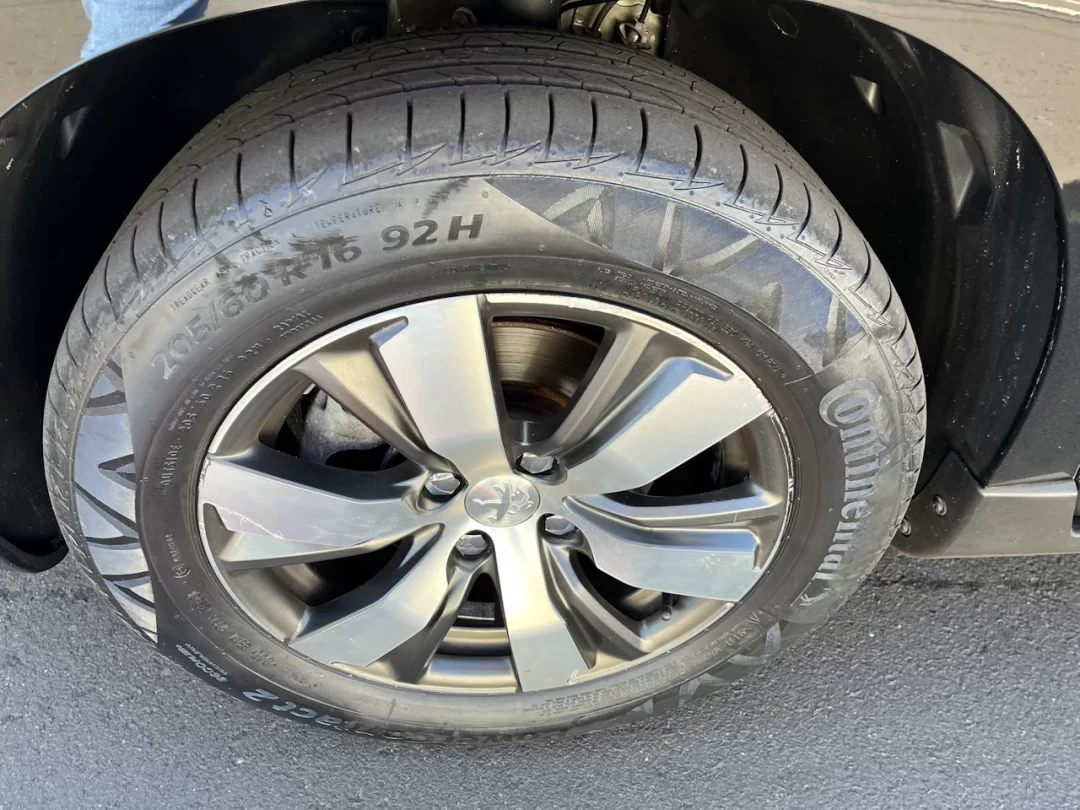 2015/2016 Peugeot 2008 Griffe A Perto - tire