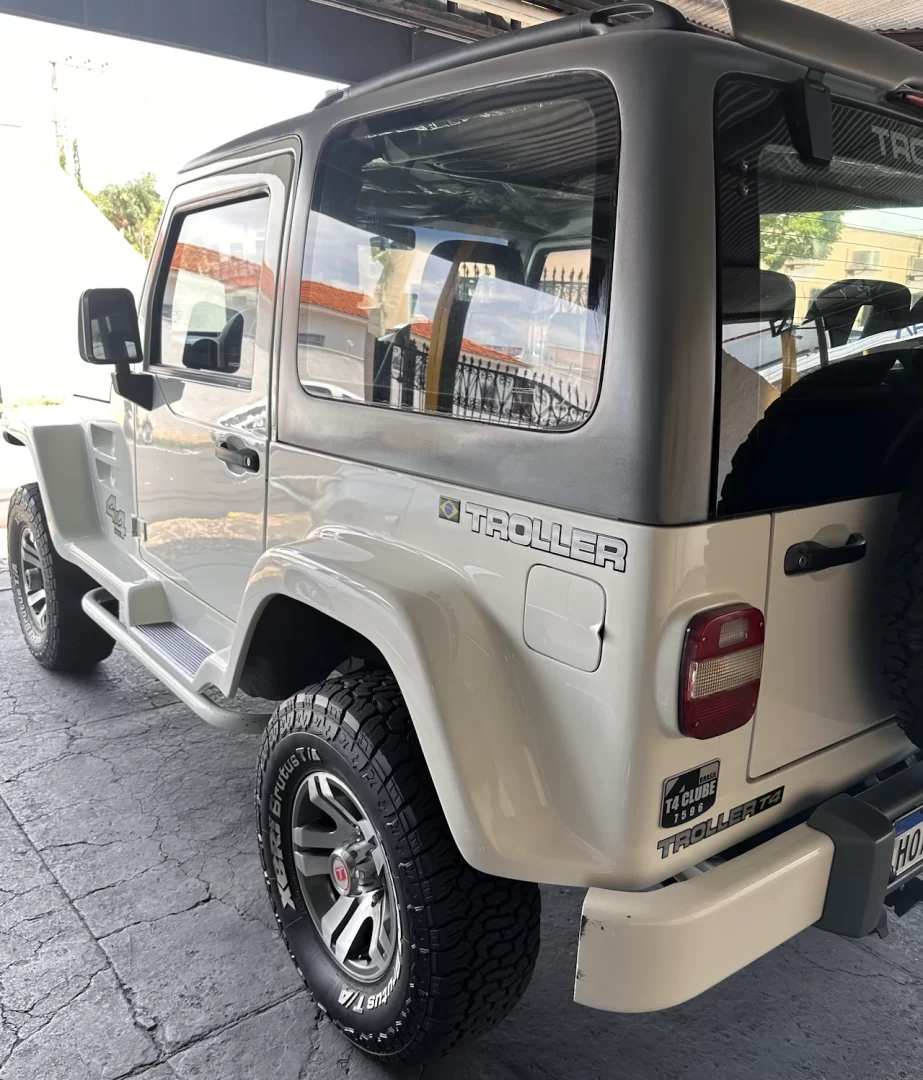 2012/13 Troller T4 TDI 4x4 Bronco - back side