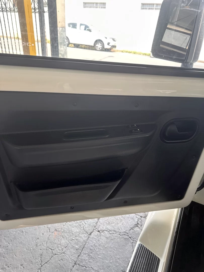 2012/13 Troller T4 TDI 4x4 Bronco - door