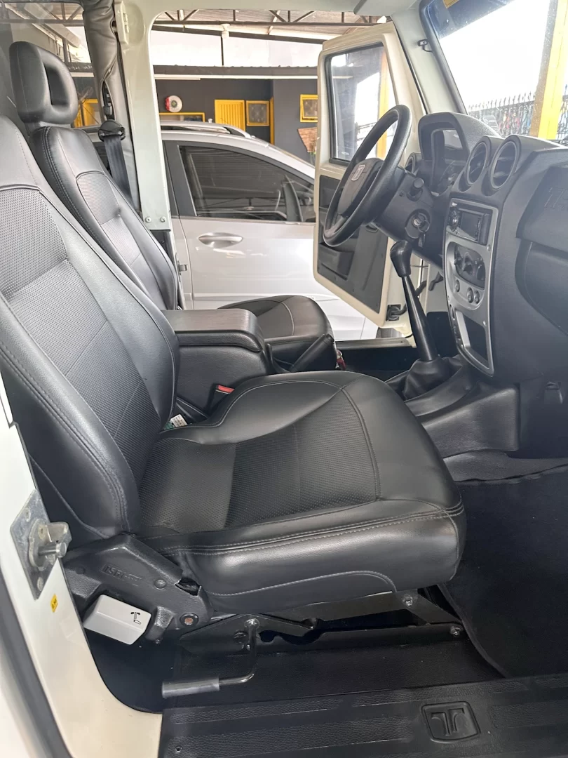2012/13 Troller T4 TDI 4x4 Bronco - Front seat