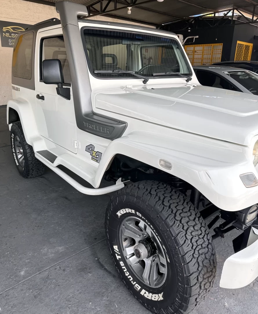 2012/13 Troller T4 TDI 4x4 Bronco - front side