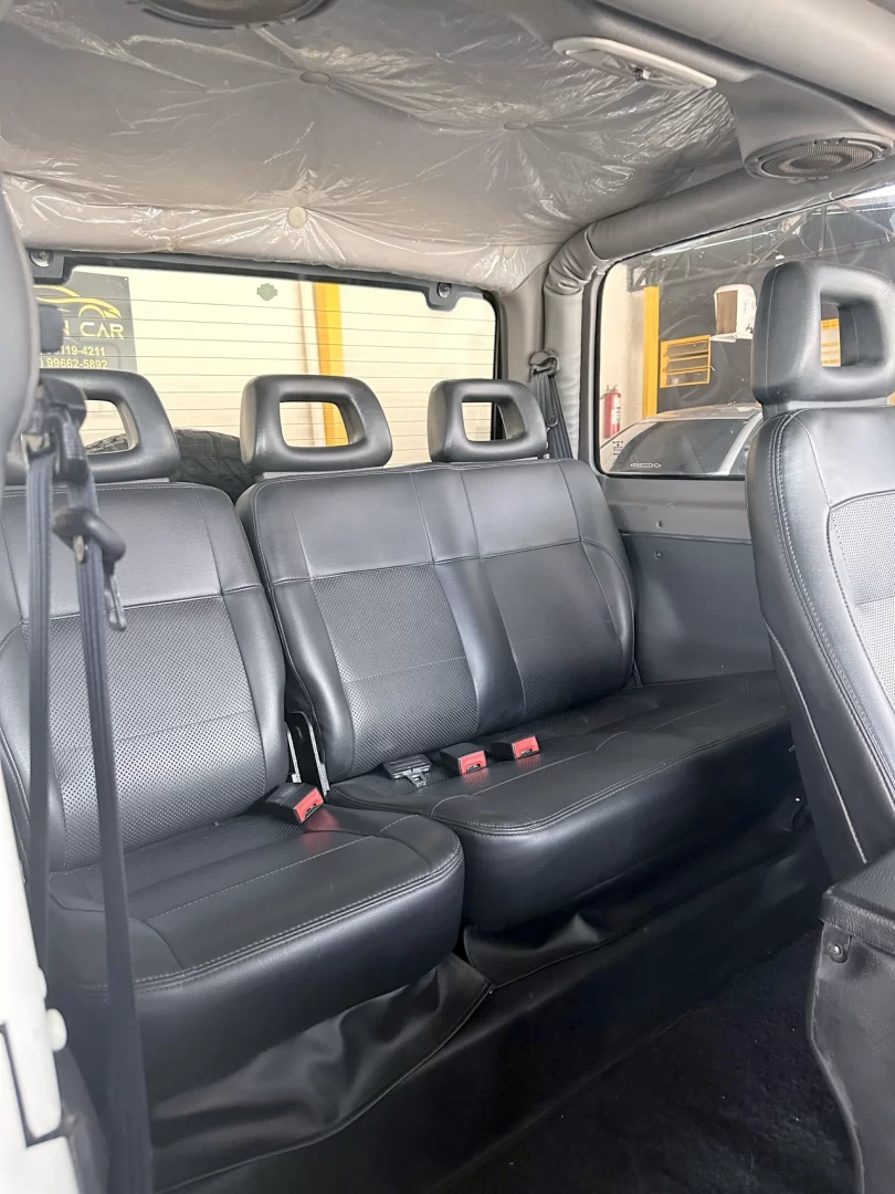 2012/13 Troller T4 TDI 4x4 Bronco - back seat