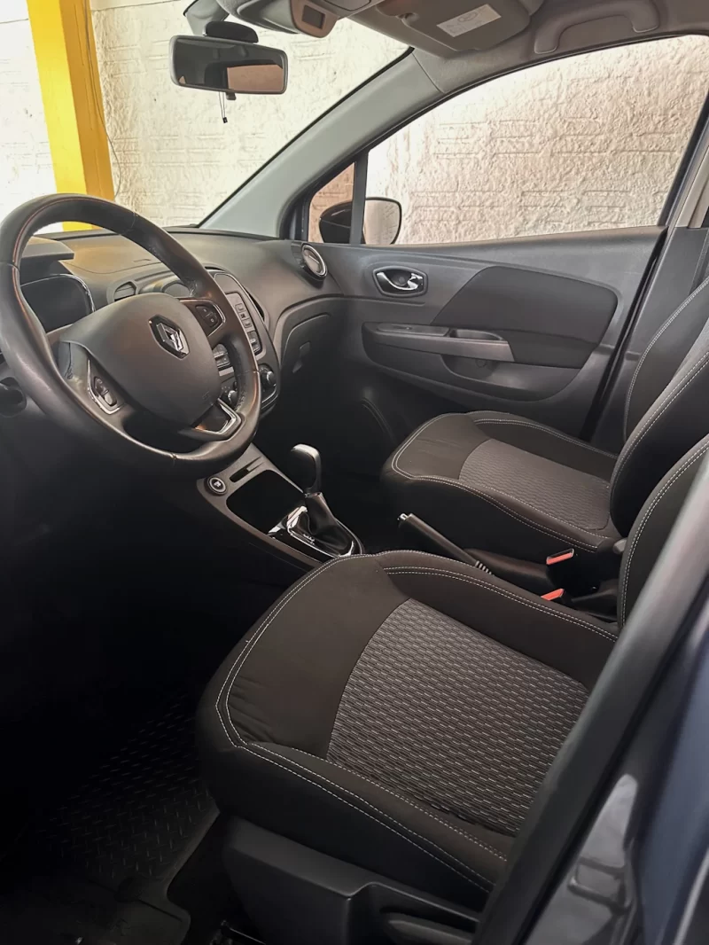2018 19 Renault Captur Life 1.6 Cinza 1024 - Front Seat