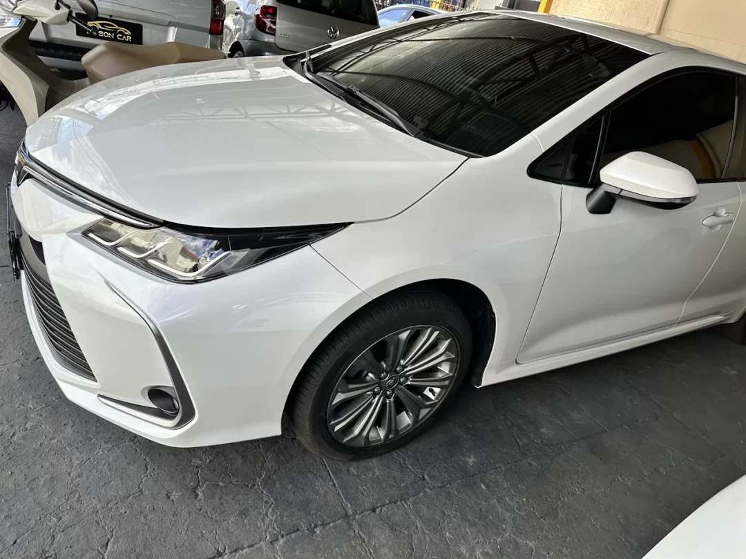 2021-22-toyota-corolla-xei-2-0-branco-perola - front side