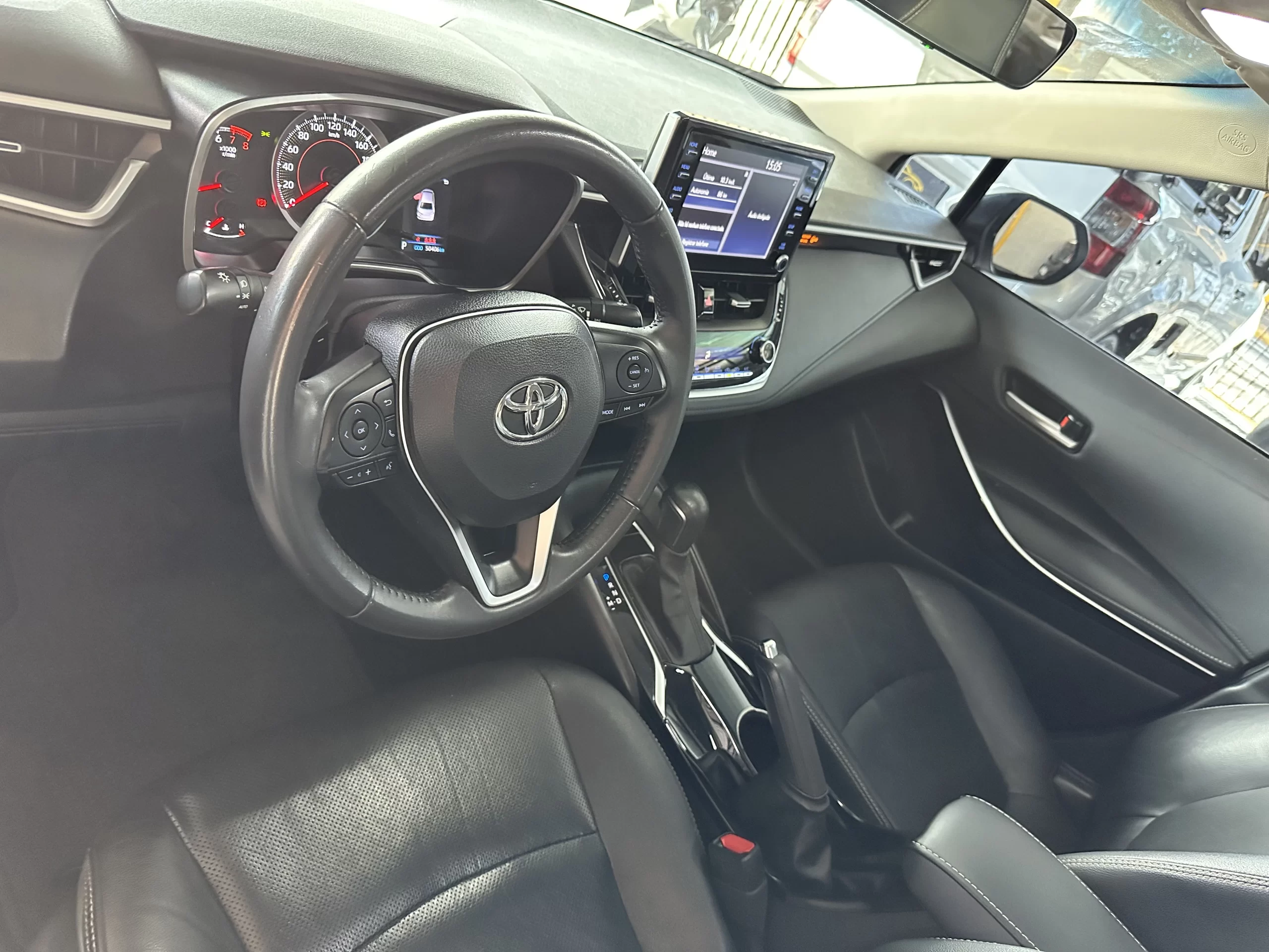 2021-22-toyota-corolla-xei-2-0-branco-perola - front seat