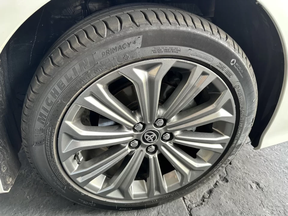 2021-22-toyota-corolla-xei-2-0-branco-perola - tire